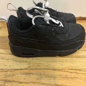 Nike Kids Black Sneakers size 8 EUC
